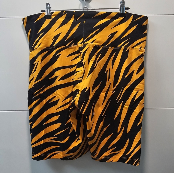 Tiger CT Free Jamaican Cloud Shorts - SIZE SAM - GRRRL - Picture 2 of 4